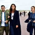 Jonathan Cohen, Doria Tillier et Camille Chamoux lors du photocall pour la série "La Flamme" lors du festival Canneseries à Cannes le 9 octobre 2020. © Bruno Bebert / Bestimage