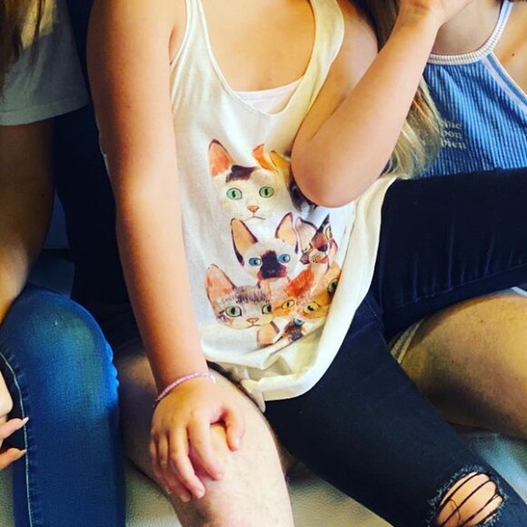 Norbert Tarayre avec ses filles, le 1er mai 2020, sur Instagram