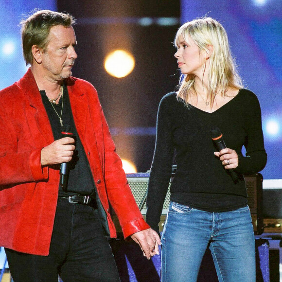 Le chanteur Renaud et sa femme Romane Serda en concert pour les 20 ans du Zenith de Paris en 2005. © Patrick Carpentier / Bestimage