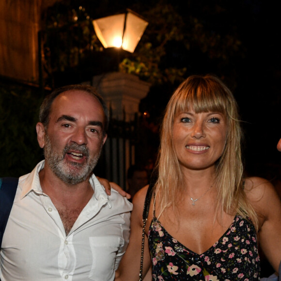 Exclusif - Nagui, Bruno Solo, Mélanie Page et Michel Boujenah avant la représentation de la pièce "Le Canard à l'orange" lors du Festival de Ramatuelle, France, le 9 août 2019. © Sophie Louvet/Nice Matin/Bestimage 