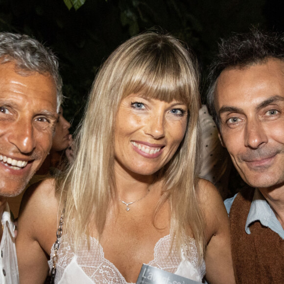 Exclusif - Nagui, sa femme Mélanie Page et Benoît Solès après de la représentation de la pièce "La Machine de Turing" lors du Festival de Ramatuelle, France, le 5 août 2019. © Cyril Bruneau/Festival de Ramatuelle/Bestimage 
