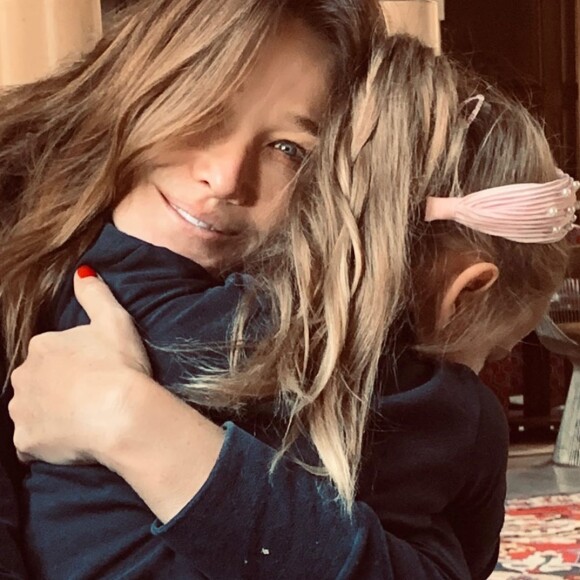 La petite Giulia avec sa mère Carla Bruni, sur Instagram le 19 octobre 2020.