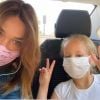 Carla Bruni pose avec sa fille Giulia sur Instagram, le 27 mai 2020.