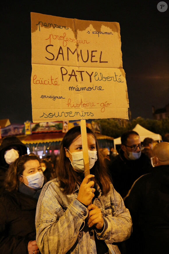 Marche Blanche en hommage à Samuel Paty, l'enseignant assassiné par un islamiste près du collège de l'Aulne à Conflans-Sainte-Honorine. Le 20 octobre 2020. © Panoramic / Bestimage 