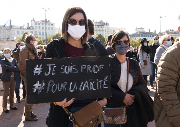 Rassemblement en hommage à Samuel Paty, le professeur assassiné, à Lyon le 18 octobre 2020. © Sandrine Thesillat / Panoramic / Bestimage