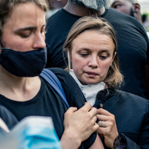 Adèle Haenel, Aïssa Maïga, Sara Forestier - People à la manifestation de soutien à Adama Traoré devant le tribunal de Paris le 2 juin 2020. © Cyril Moreau / Bestimage