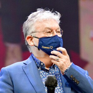 Dominique Besnehard, le créateur de la série "Dix pour cent" diffusée sur Canal Plus - Soirée de clôture du festival Canneséries au palais des festivals à Cannes. Le 14 octobre 2020 Canneseries s'est déroulé du 9 au 14 octobre avec des mesures sanitaires importantes dues à l'épidémie de Coronavirus (COVID-19) © Bruno Bebert / Bestimage