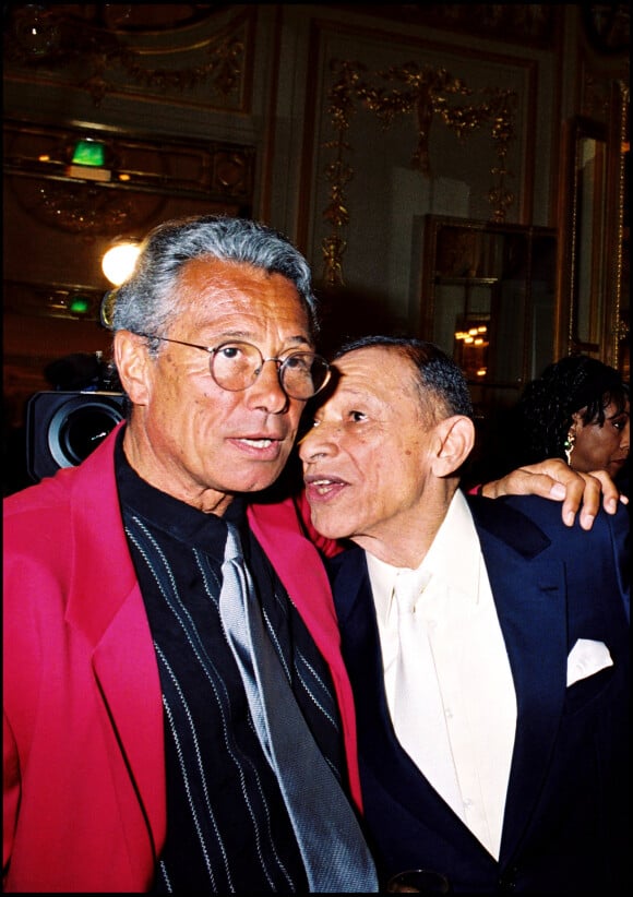 Jean-Marie Périer et son père biologique Henri Salvador à Paris en 2001.