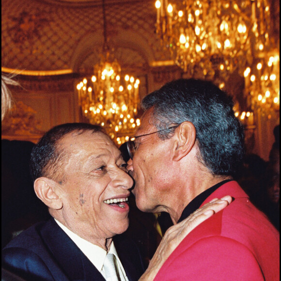 Jean-Marie Périer et son père biologique Henri Salvador à Paris en 2001.