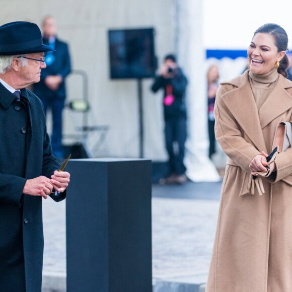 La famille royale de Suède à l'inauguration du pont Slussbron à Stockholm en Suède, le 25 octobre 2020