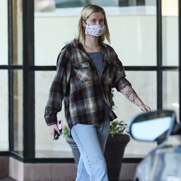 Exclusif - Ireland Baldwin a fait un passage dans une clinique dermatologique à Beverly Hills le 7 octobre 2020. 