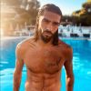 Julien Guirado, candidat de télé-réalité, a retrouvé l'amour dans les bras d'une jolie brune prénommée Lola.