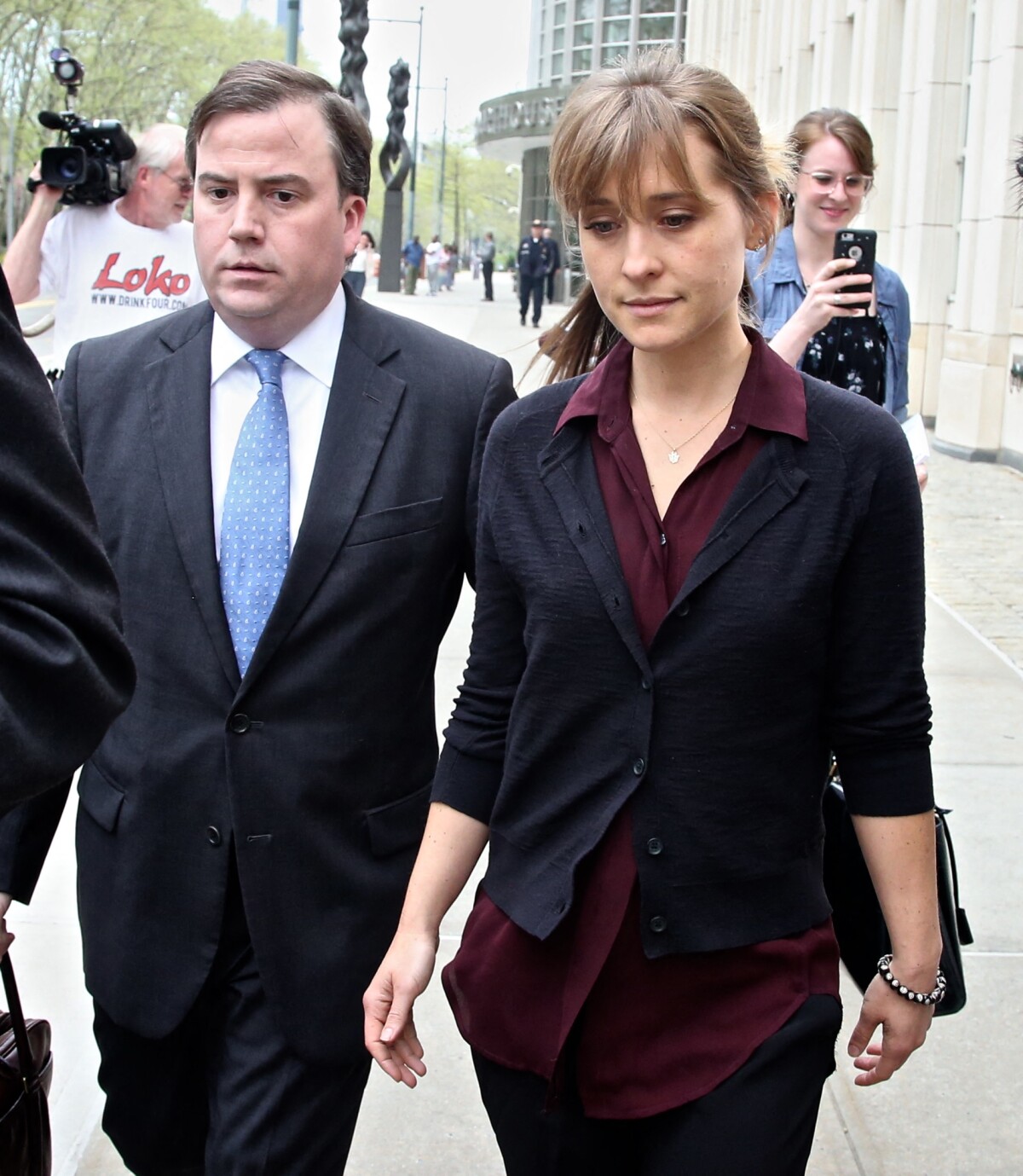 Photo : Allison Mack à la sortie du palais de justice de Brooklyn le 4 mai  2018 - Purepeople