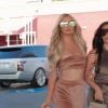 Kim Kardashian West et Paris Hilton sur le spot publicitaire de SKIMS Velour 