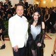 Info - Elon Musk forcé par la loi de modifier le prénom de son fils, X AE A-12 - Elon Musk et sa compagne Grimes - Les célébrités arrivent à l'ouverture de l'exposition Heavenly Bodies: Fashion and the Catholic Imagination à New York, le 7 mai 2018