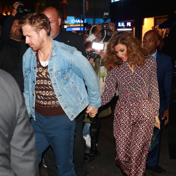 Ryan Gosling et sa compagne Eva Mendes arrivent au Tao à New York le 30 septembre 2017.