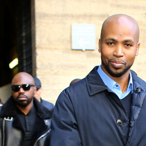 Le rappeur Rohff quitte le tribunal après l'annonce du verdict : 5 ans de prison pour violences dans une boutique de son rival Booba le 27 octobre 2017.