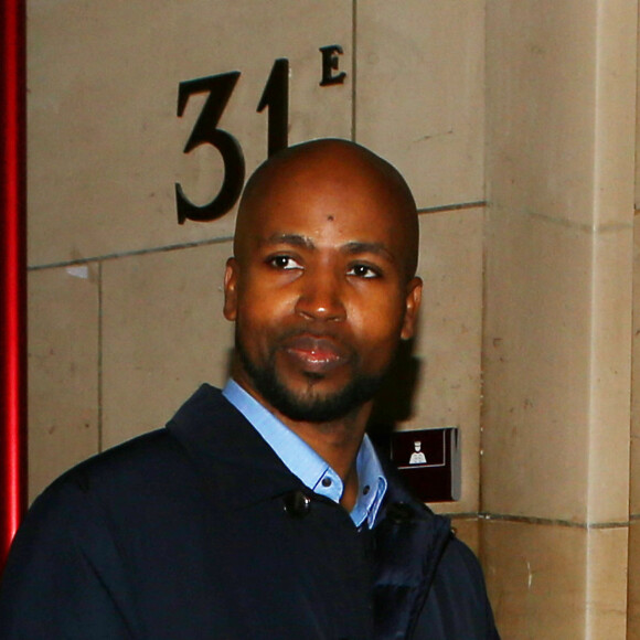 Le rappeur Rohff arrive au tribunal pour entendre le verdict dans l'affaire de l'agression du personnel de la boutique Ünkut du rappeur Booba à Paris le 27 octobre 2017. Le rappeur Rohff est condamné à 5 ans de prison pour violence dans une boutique de son rival Booba. A l'audience, le 29 septembre dernier, le procureur avait requis à son encontre quatre ans d'emprisonnement, en qualifiant les faits de " lynchage ". Mais il avait demandé la relaxe du garde du corps officieux de Rohff.