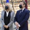 Le président français Emmanuel Macron, sa femme Brigitte Macron, le président letton Egils Levits et sa femme Andra Levite lors de leur visite à la bibliothèque de Riga dans le cadre de la visite officielle de Macron en Lettonie et dans la région baltique. © Eliot Blondet / Pool / Bestimage