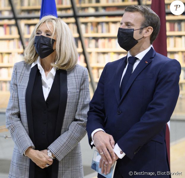 Brigitte Macron Son Telephone Le Bureau Des Pleurs Depuis Le Reconfinement Purepeople