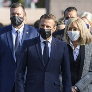 Le président Emmanuel Macron et sa femme Brigitte Macron - Cérémonie et dépôt de gerbe au Monument de la liberté à Riga le 30 septembre 2020. © Eliot Blondet / Pool / Bestimage 