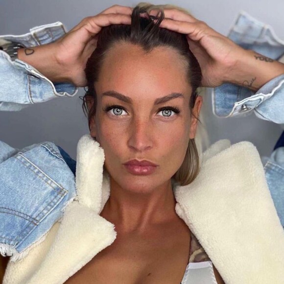 Aurélie Dotremont, candidate de télé-réalité, se dévoile sexy sur Instagram.