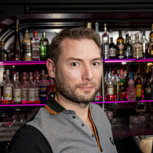 Fred Cauvin (ex de Loana) - Nalia Events et Samkaz (Samia) ont organisé une soirée afin de faire découvrir quelques jeunes créateurs, l'occasion de réunir aussi pour une soirée dinatoire "avec masque" quelques people pour admirer les robes et les mannequins à Paris le 12 octobre 2020. © Jack Tribeca / Bestimage