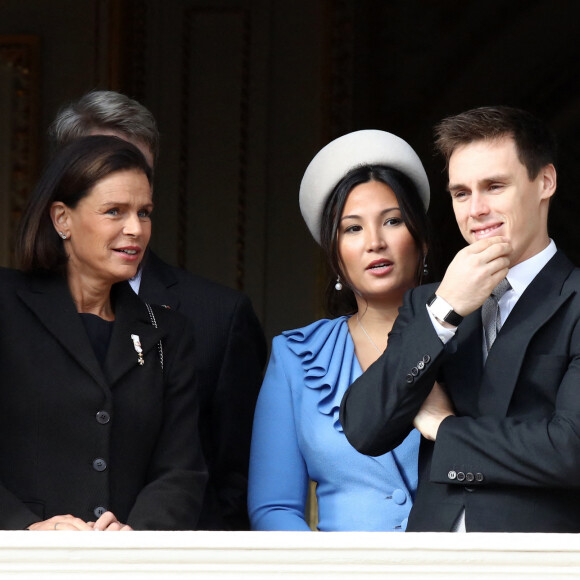 La princesse Stéphanie de Monaco, son fils Louis Ducruet et sa femme Marie Chevallier - La famille princière de Monaco au balcon du palais lors de la Fête nationale monégasque à Monaco. © Dominique Jacovides / Bestimage