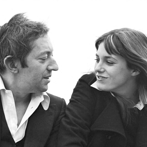 Archives- Serge Gainsbourg et Jane Birkin sur la Croisette, à Cannes, en 1969. 