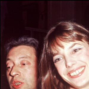 Archives- Serge Gainsbourg et Jane Birkin lors du festival de Cannes en 1974. 