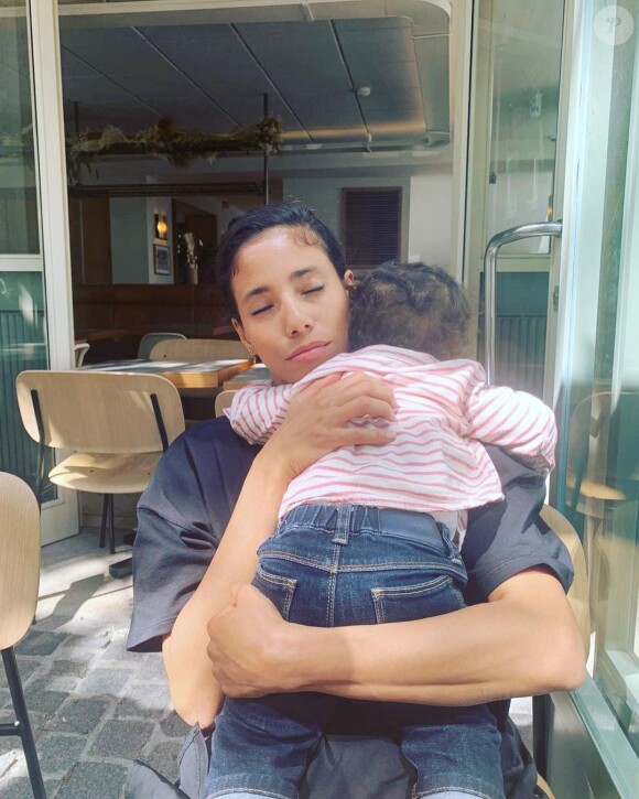 Hajiba Fahmy pose avec son fils Reza sur Instagram en juillet 2020.
