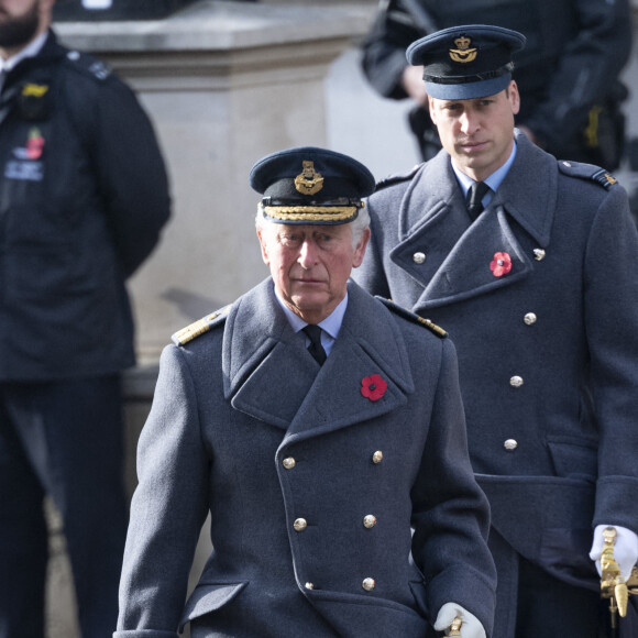 Le prince Charles, prince de Galles, le prince William, duc de Cambridge lors de la cérémonie de la journée du souvenir (Remembrance Day) à Londres le 8 novembre 2020.