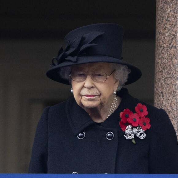 La reine Elizabeth II d'Angleterre - La famille royale au balcon du Cenotaph lors de la journée du souvenir (Remembrance day) à Londres le 8 novembre 2020