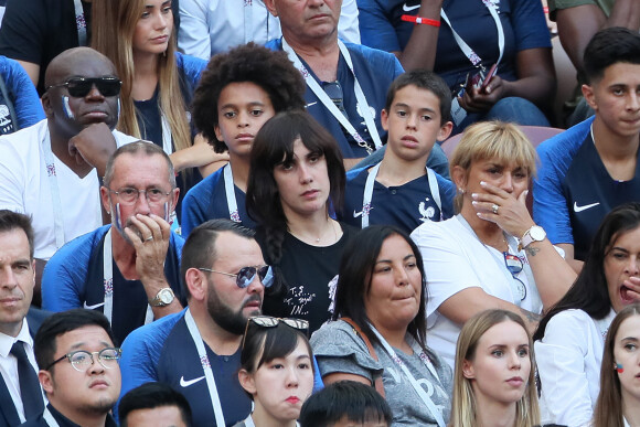 Charlotte Pirroni (compagne de Florian Thauvin), Fayza Lamari (mère de Kylian Mbappé), Wilfried Mbappé (père de Kylian Mbappé), Ethan Mbappé (frère de Kylian Mbappé), Alain Griezmann (père d'Antoine Griezmann), Maud Griezmann (soeur d'Antoine Griezmann) et Isabelle Griezmann (mère d'Antoine Griezmann) - Célébrités dans les tribunes lors du match de coupe du monde opposant la France au Danemark au stade Loujniki à Moscou, Russia, le 26 juin 2018. Le match s'est terminé par un match nul 0-0. © Cyril Moreau/Bestimage 