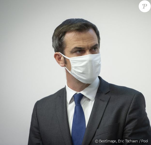 Olivier Véran, ministre des solidarités et de la santé lors de la conférence de presse hebdomadaire sur la situation de l'épidémie de coronavirus (COVID-19) à Paris. Eric Tschaen / Pool / Bestimage