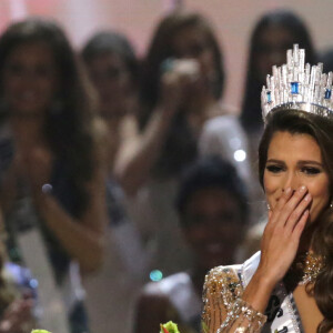 La Française Iris Mittenaere couronnée Miss Univers; Choisie face à ses 85 concurrentes, la Française Iris Mittenaere a été élue lundi 30 janvier Miss Univers lors d'un concours télévisé organisé à Manille, aux Philippines le 30 janvier 2017. © Linus Guardian Escandor Ii via ZUMA Wire / Bestimage