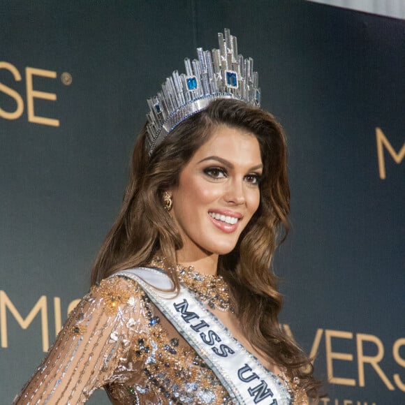 La Française Iris Mittenaere couronnée Miss Univers; choisie face à ses 85 concurrentes, la Française Iris Mittenaere a été élue lundi 30 janvier Miss Univers lors d'un concours télévisé organisé à Pasay, Philippines, le 30 janvier 2017.