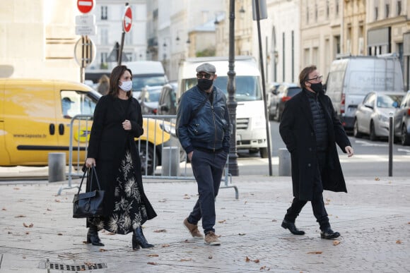 Kad Merad et sa compagne Julia Vignali - Obsèques du producteur Cyril Colbeau-Justin en la basilique Saint-Clotilde , Paris 7 ème pendant l'épidémie de Coronavirus Covid-19 le 12 novembre 2020. © Agence / Bestimage