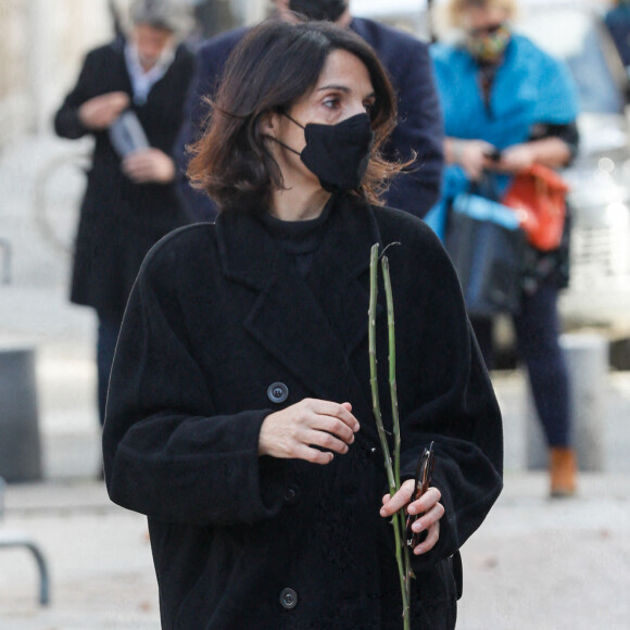 Florence Foresti - Obsèques du producteur Cyril Colbeau-Justin en la basilique Saint-Clotilde , Paris 7 ème pendant l'épidémie de Coronavirus Covid-19 le 12 novembre 2020. © Agence / Bestimage