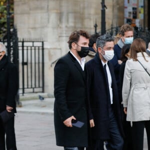 Michaël Youn et Manu Payet - Sortie - Obsèques du producteur Cyril Colbeau-Justin en la basilique Saint-Clotilde , Paris 7 ème pendant l'épidémie de Coronavirus Covid-19 le 12 novembre 2020. © Agence / Bestimage