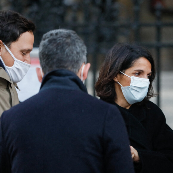 Florence Foresti - Sortie - Obsèques du producteur Cyril Colbeau-Justin en la basilique Saint-Clotilde , Paris 7 ème pendant l'épidémie de Coronavirus Covid-19 le 12 novembre 2020. © Agence / Bestimage
