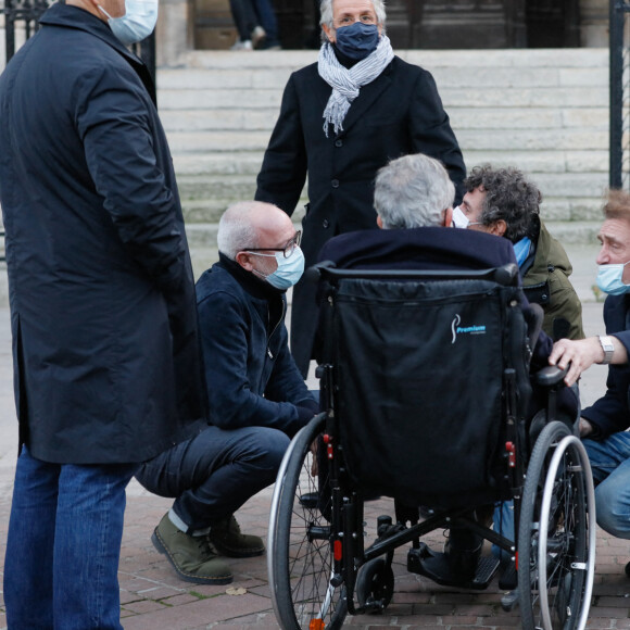 Richard Anconina, Olivier Baroux, Jean-Paul Rouve et Dominique Farrugia - Sortie - Obsèques du producteur Cyril Colbeau-Justin en la basilique Saint-Clotilde , Paris 7 ème pendant l'épidémie de Coronavirus Covid-19 le 12 novembre 2020. © Agence / Bestimage