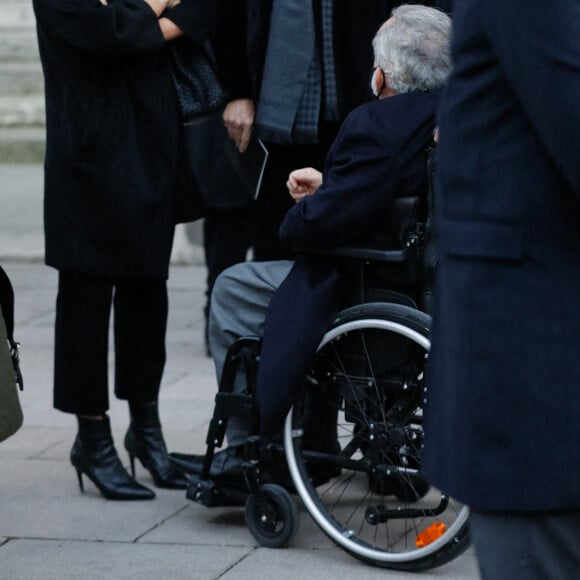 Franck Dubosc, sa femme Danièle et Dominique Farrugia - Sortie - Obsèques du producteur Cyril Colbeau-Justin en la basilique Saint-Clotilde , Paris 7 ème pendant l'épidémie de Coronavirus Covid-19 le 12 novembre 2020. © Agence / Bestimage