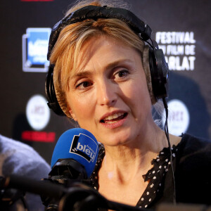 Exclusif - Julie Gayet est l'invitée d'une émisssion de radio avant d'ouvrir le 28ème Festival du cinema de Sarlat. © Patrick Bernard / BestImage