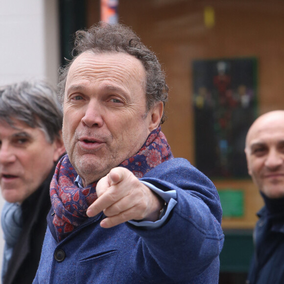 Julien Lepers - Arrivées aux obsèques de Michou en l'église Saint-Jean de Montmartre à Paris. © Panoramic / Bestimage