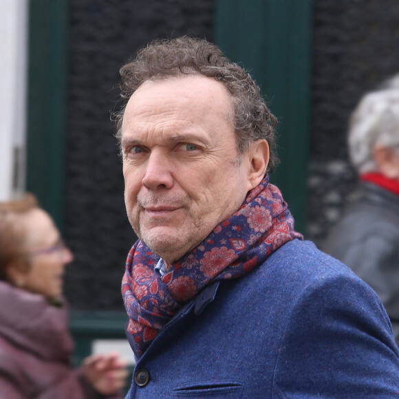 Julien Lepers - Arrivées aux obsèques de Michou en l'église Saint-Jean de Montmartre à Paris. © Panoramic / Bestimage