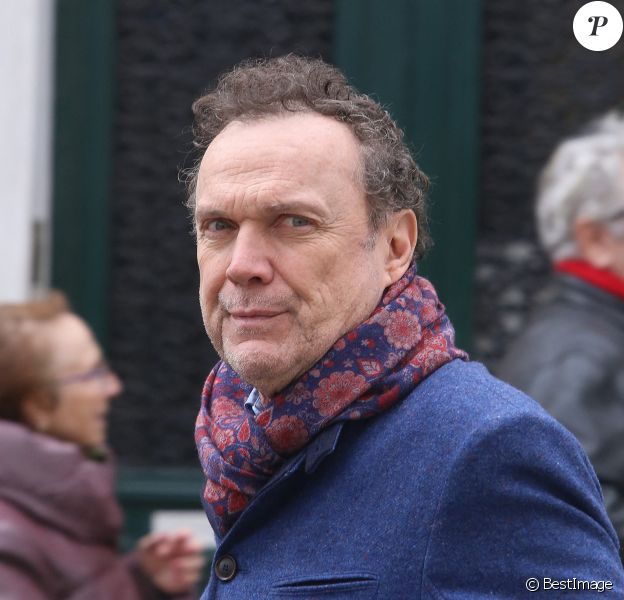 Julien Lepers - Arrivées aux obsèques de Michou en l'église Saint-Jean de Montmartre à Paris. © Panoramic / Bestimage
