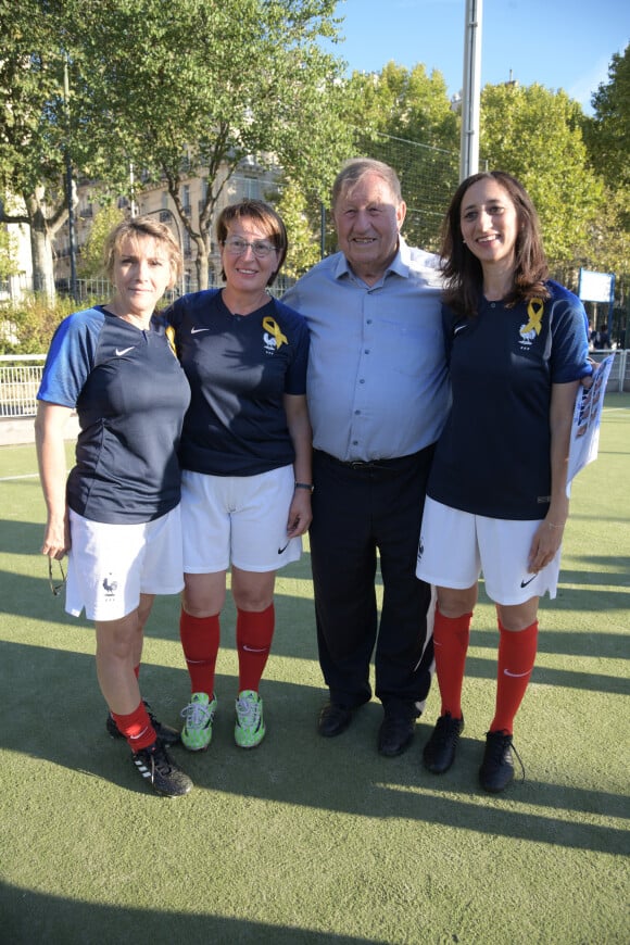 Semi-exclusif - Patricia Mirallès, députée de l'Hérault, Marietta Karamanli, députée de la Sarthe, Guy Roux et Anissa Khedher, députée du Rhône lors du match de football caritatif au profit du Centre national de la recherche scientifique (CNRS) pour la lutte contre le réchauffement climatique opposant le Variétés Club de France contre l'équipe de France des Parlementaires, au Stade de La Muette à Paris , France, le 11 septembre 2019. Le Variété Club de France a gagné 15-0. © Giancarlo Gorassini/Bestimage