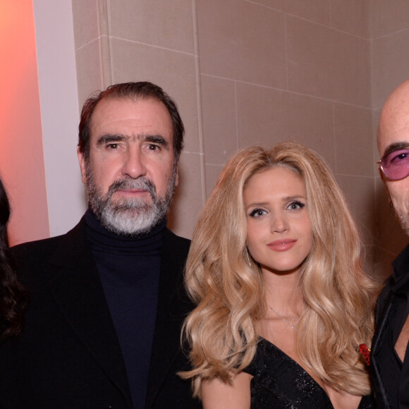 Eric Cantona, sa femme Rachida Brakni, Pascal Obispo et sa femme Julie Hantson lors de la soirée de gala de la 18ème édition du "Dîner de la mode du Sidaction" au Pavillon Cambon Capucines - Potel et Chabot à Paris, France, le 23 janvier 2020. © Rachid Bellak/Bestimage 