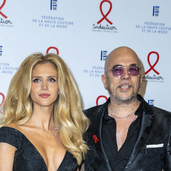 Pascal Obispo et sa femme Julie Hantson lors du photocall de la 18ème édition du "Dîner de la mode du Sidaction" au Pavillon Cambon Capucines - Potel et Chabot à Paris, France, le 23 janvier 2020. © Olivier Borde/Bestimage 